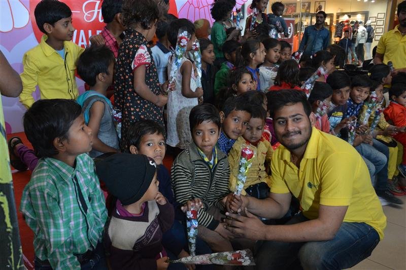 Roses for street children